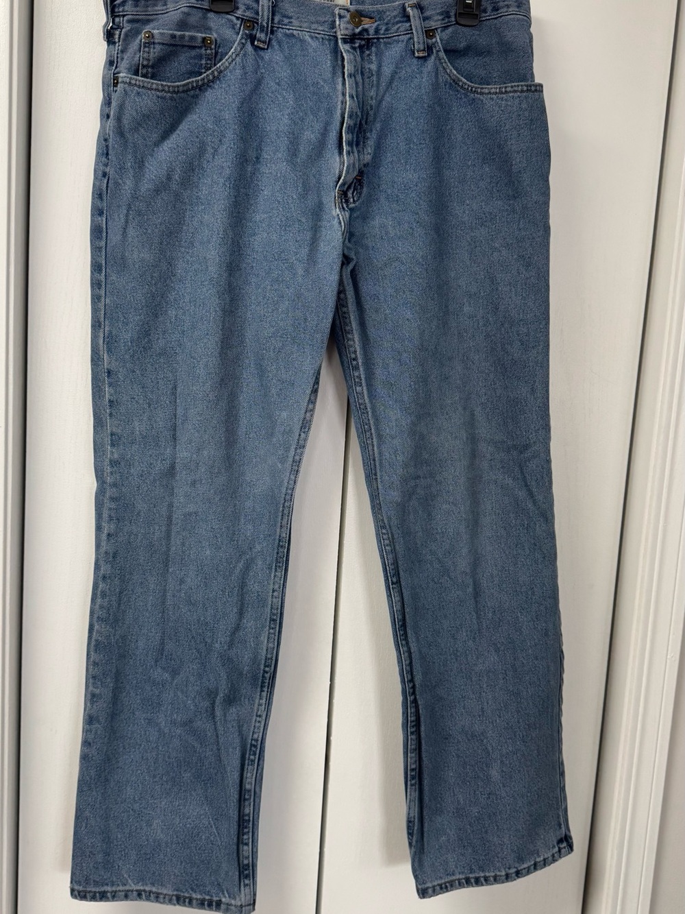 Men’s medium wash URBAN PIPELINE, size 38W 32L Jeans. Good condition.